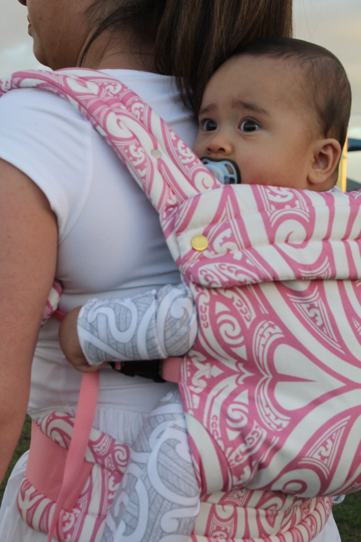 Te Pīkau Āhuru | Ergonomic carrier Māwhero
