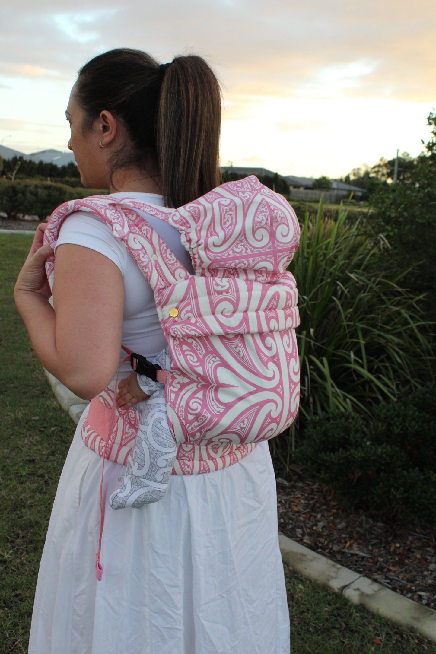 Te Pīkau Āhuru | Ergonomic carrier Māwhero