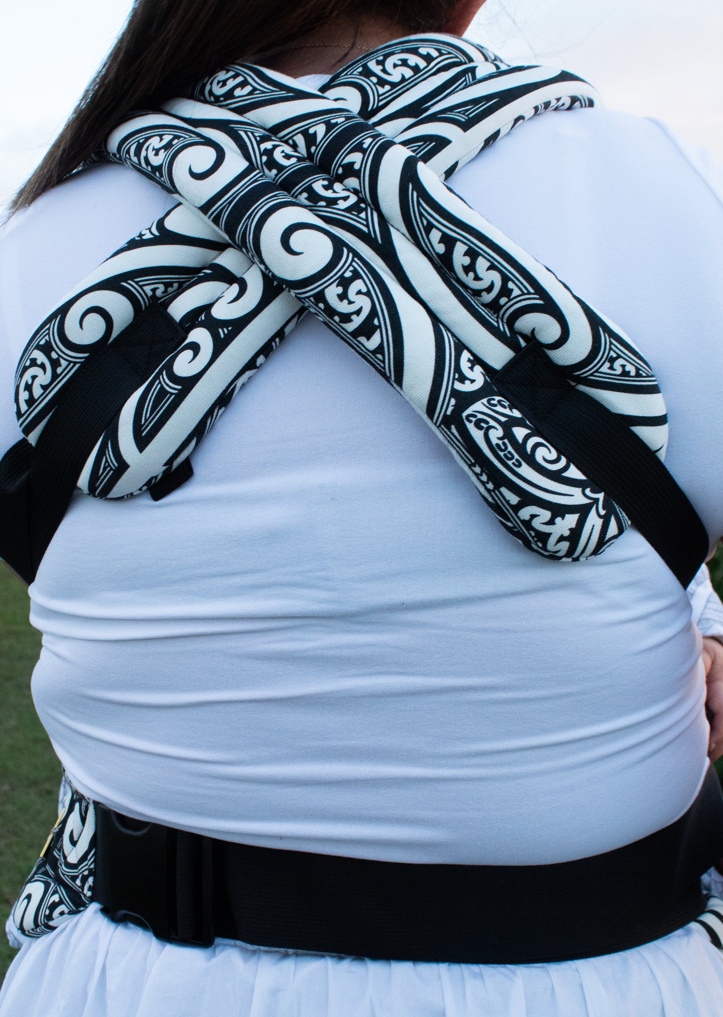 Te Pīkau Āhuru | Ergonomic carrier Pango